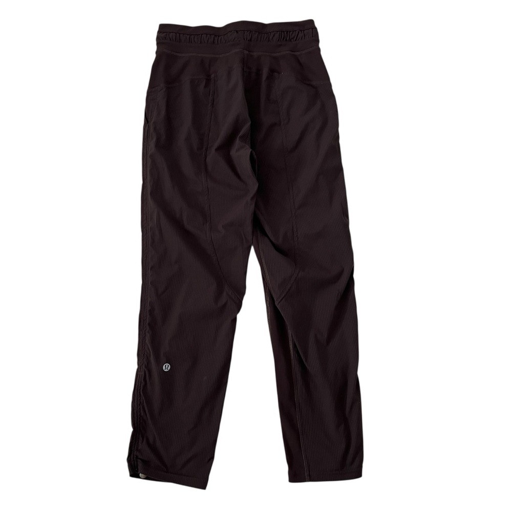 Lululemon‎ Dance Studio Mid-Rise Crop 25" in Chocolate Brown Size 2 - Picture 3 of 13